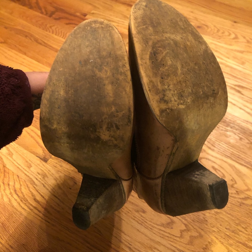 Very Volatile Boots - Picture 2 of 4